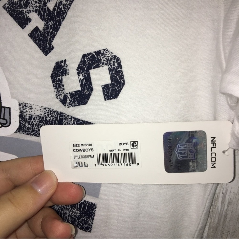 NWT NFL Dallas Cowboys White Helmut Tee Boys Medium - Picture 2 of 4